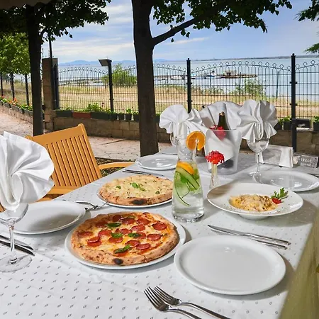 Fara - Marina Cape Aheloy